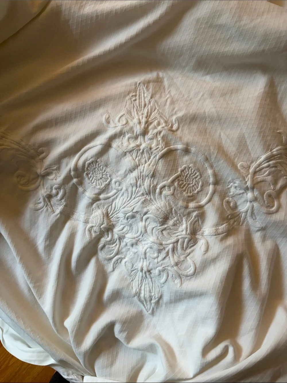 Ralph Lauren Cream Elegant Embroidered COTTON cover with Scroll Floral Motif.